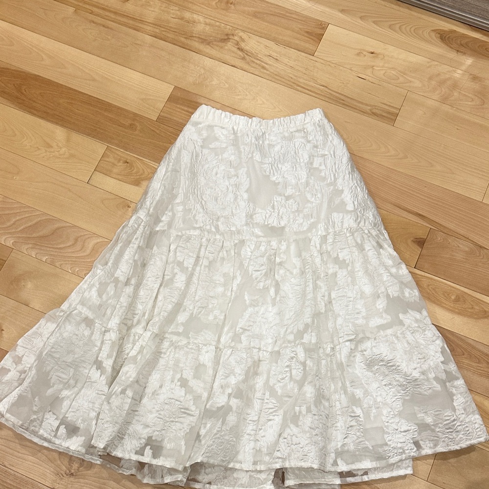 Chic White Textured A-Line Skirt